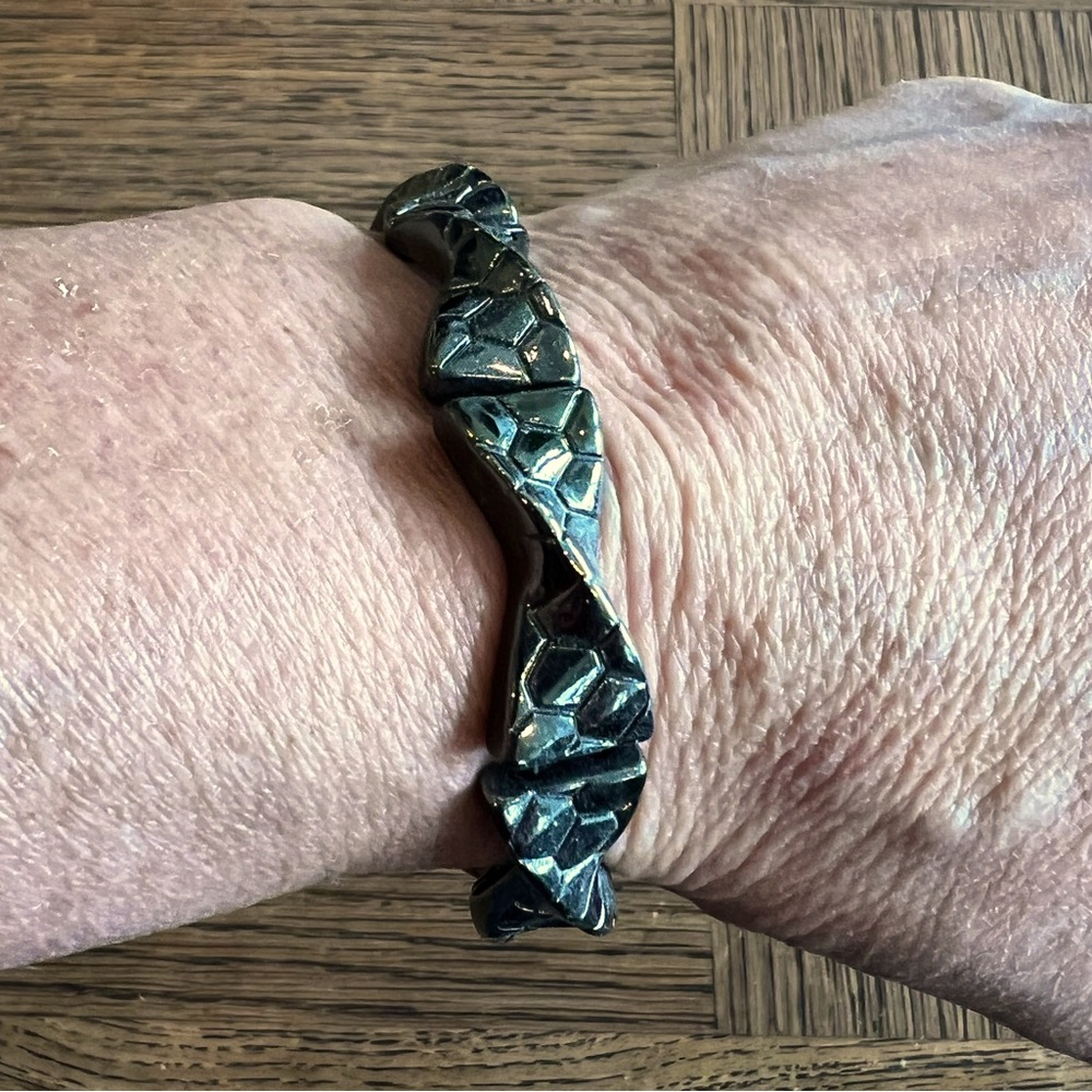 Lia Sophia stretch abstract graphite colored bracelet